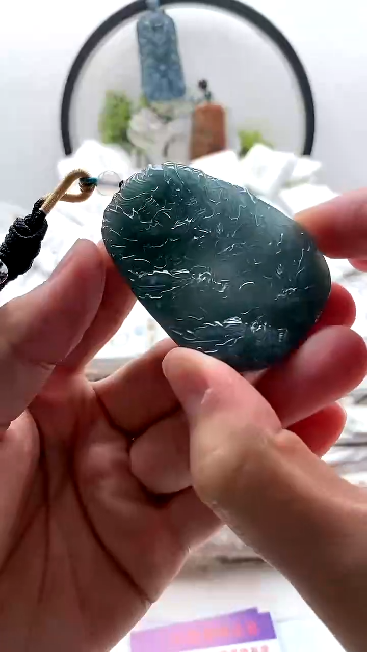 翡翠未镶嵌颈饰九龙