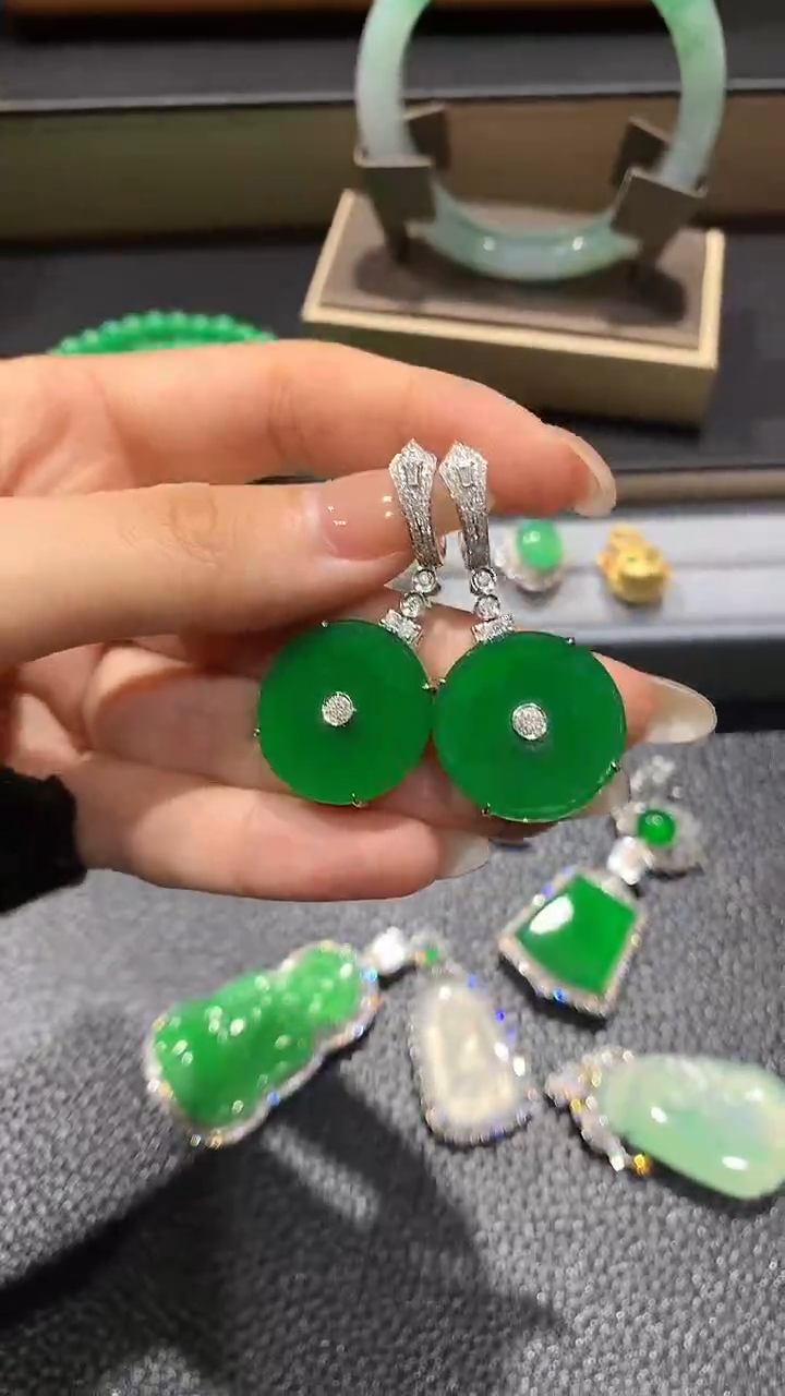 【闪购商品】翡翠耳饰18K金镶嵌96团购