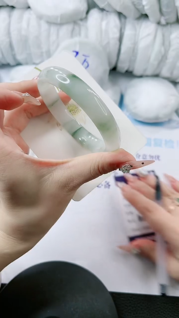 【闪购商品】石英质玉手镯未镶嵌多样性发货V132