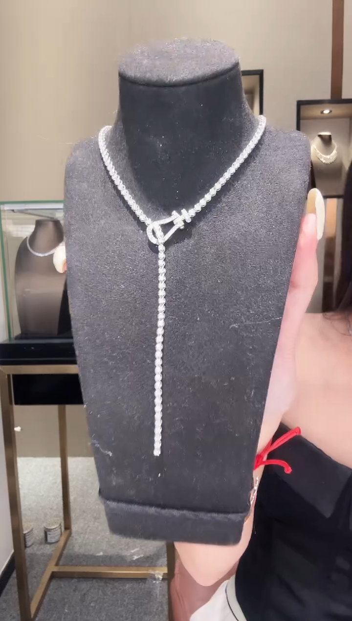 18K金镶嵌项链钻石3.8克拉费雷德马蹄钻石项链