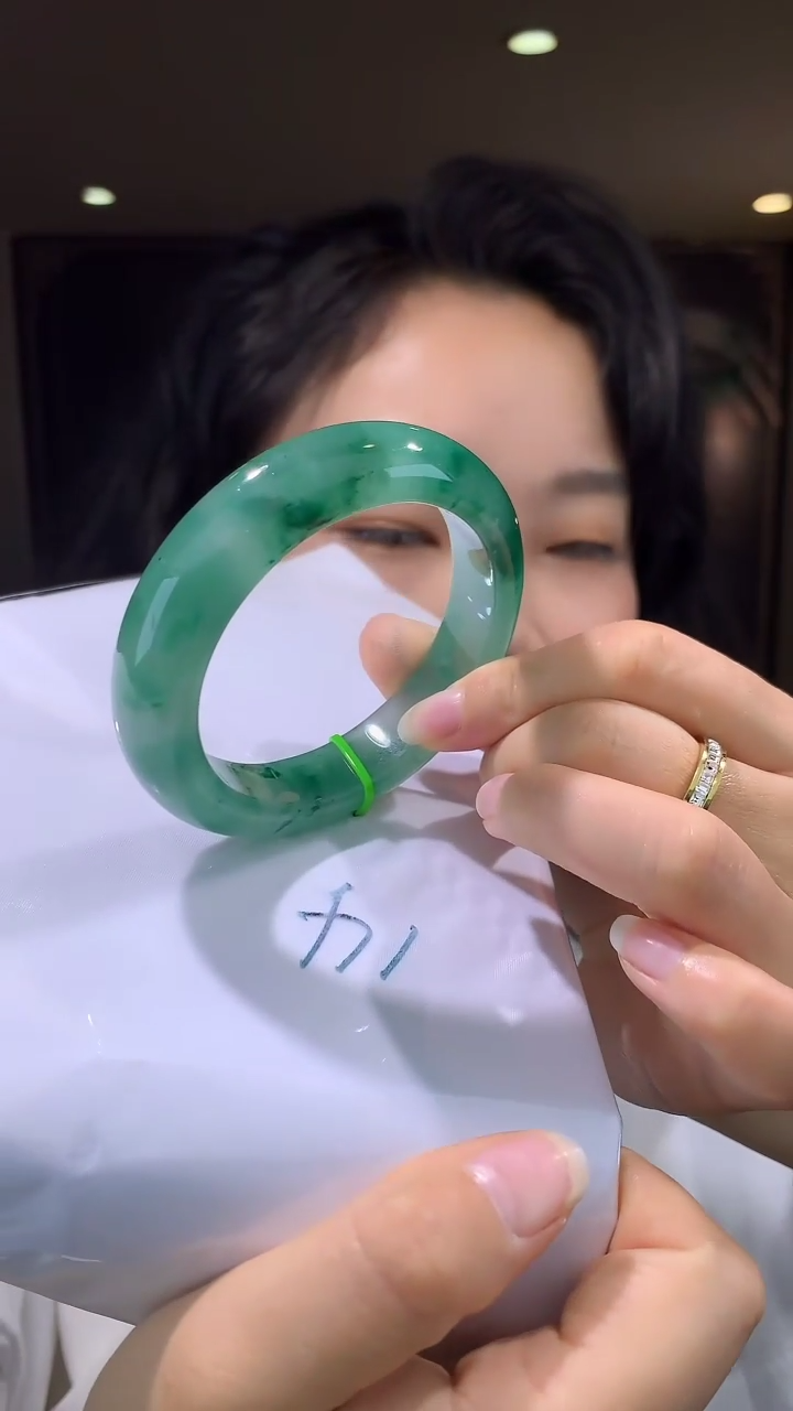 【闪购商品】石英质玉手镯未镶嵌拍一发一