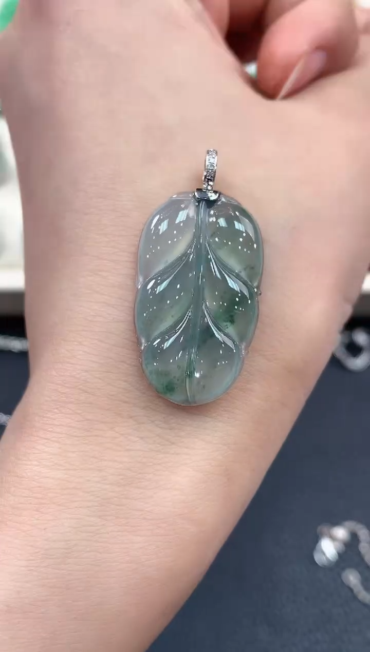 【闪购商品】翡翠吊坠(不含链)18K金镶嵌B71   