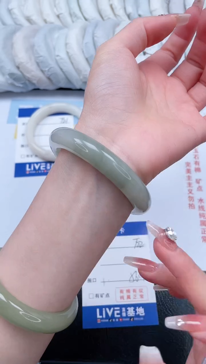 【闪购商品】石英质玉手镯未镶嵌T22-56.4