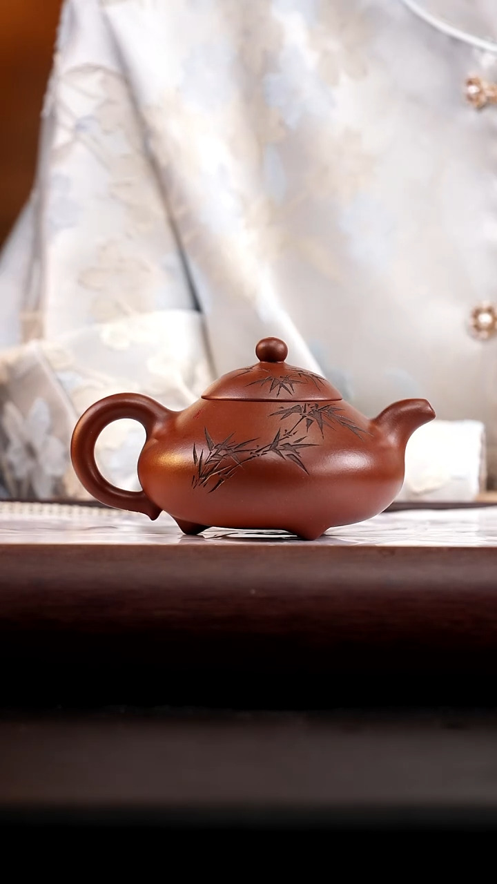茶壶紫砂红皮龙三足玉乳220cc