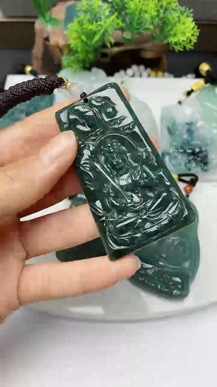 【闪购商品】翡翠颈饰未镶嵌         