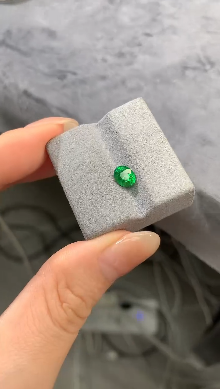 未镶嵌裸石石榴石（沙弗莱）1.05ct