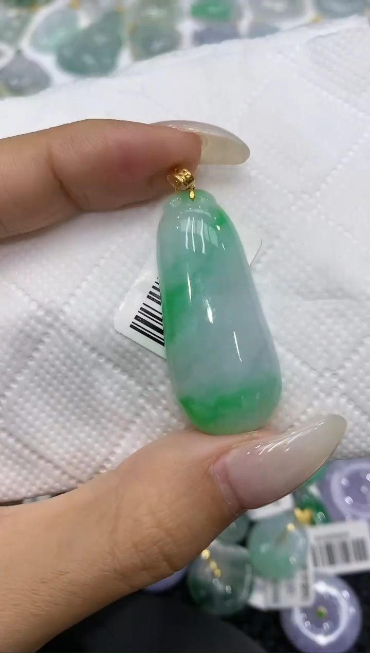 颈饰18K金镶嵌翡翠111111111111