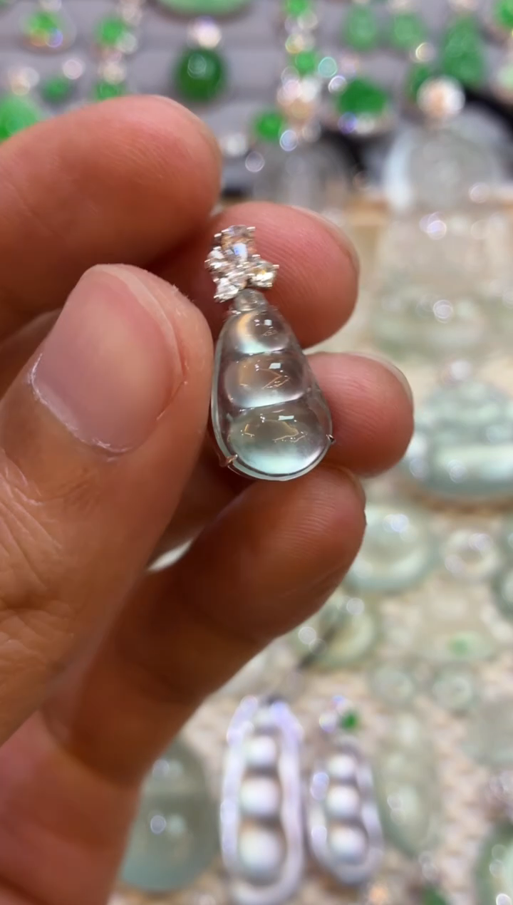 吊坠(不含链)18K金镶嵌翡翠豆子