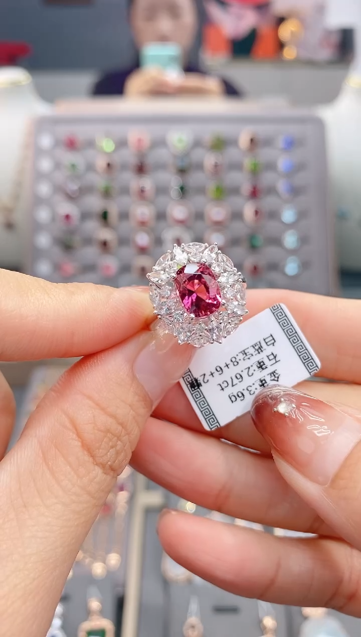 18K金镶嵌戒指碧玺2.67