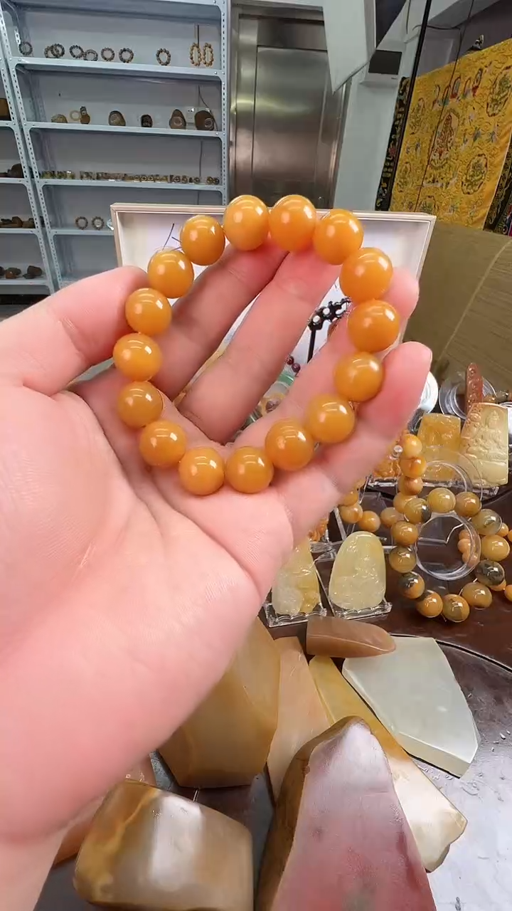 明**界精工雕黄蜡石链接