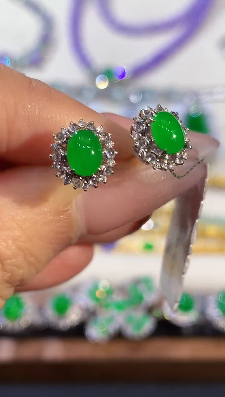 18K金镶嵌翡翠耳饰SY多样性发其一