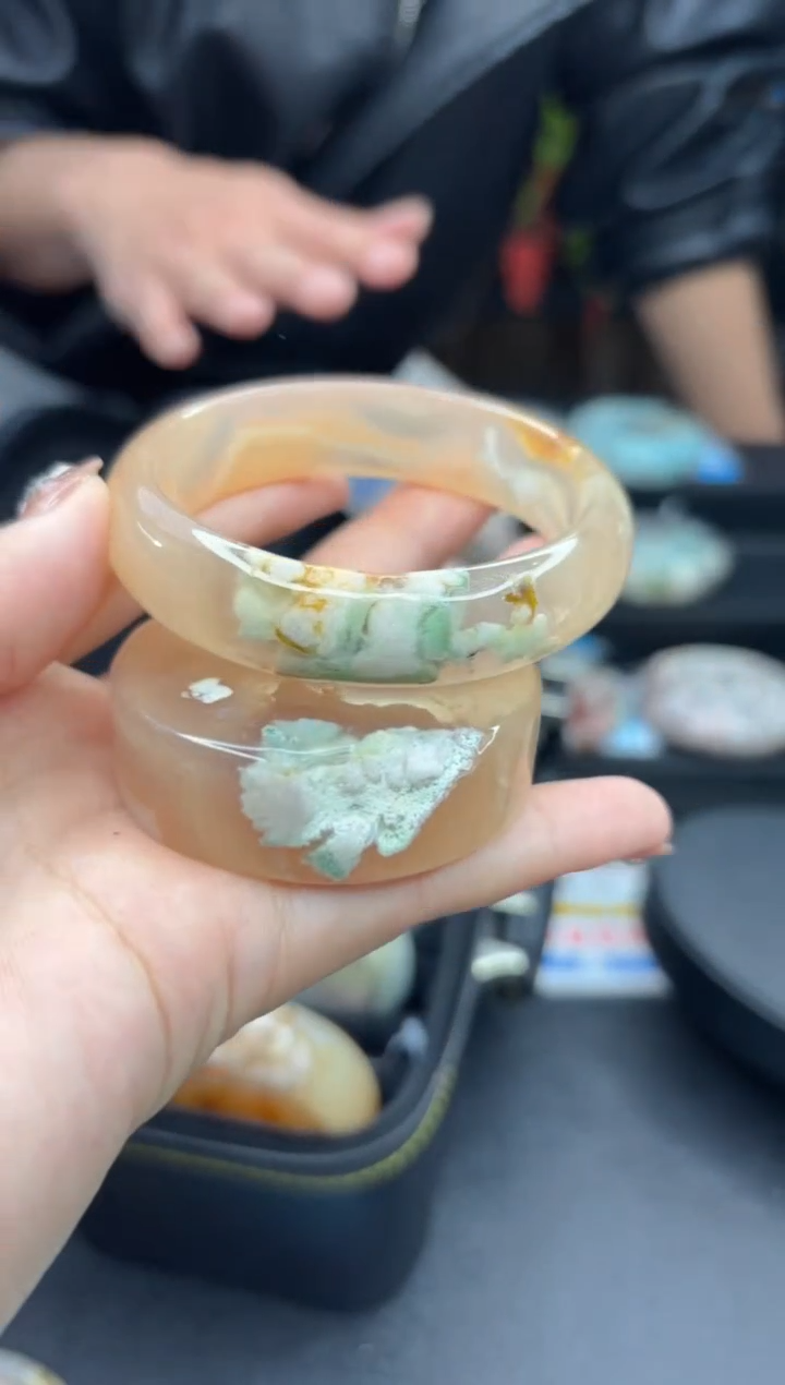 【闪购商品】石英质玉手镯未镶嵌112（55圈赠送镯心）