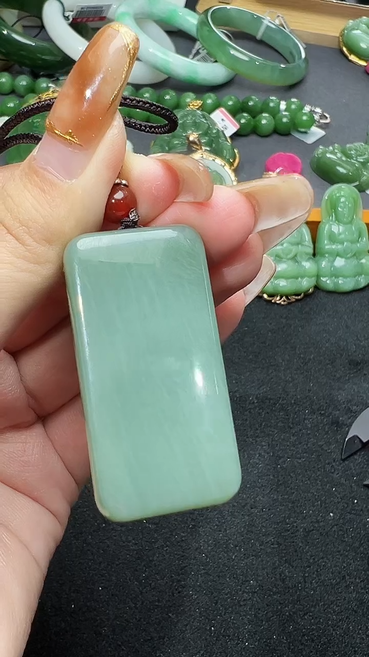 【闪购商品】和田玉吊坠(赠链)未镶嵌40