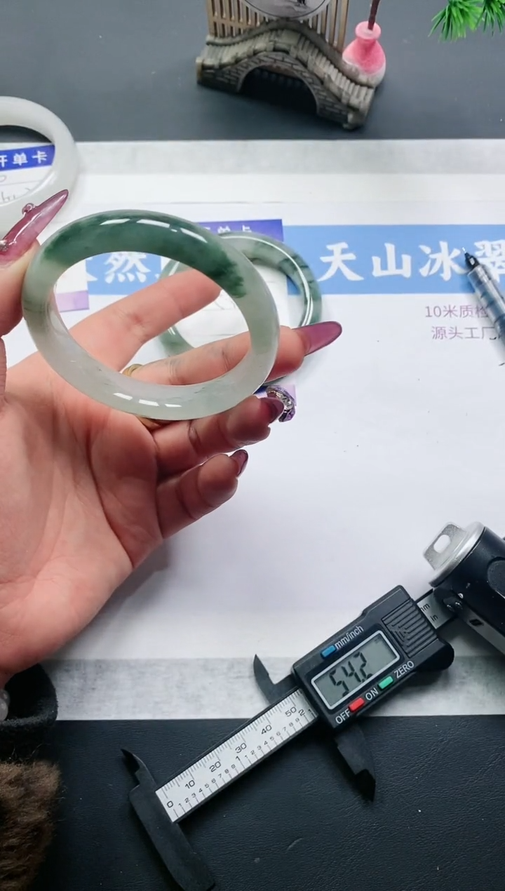【闪购商品】石英质玉手镯未镶嵌T12-54+