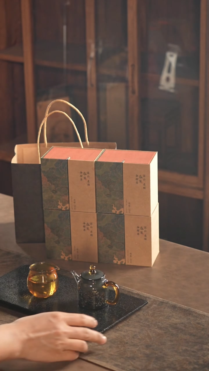 【闪购商品】春制金骏眉4手提袋1欣雅壶1喜乐公道杯1