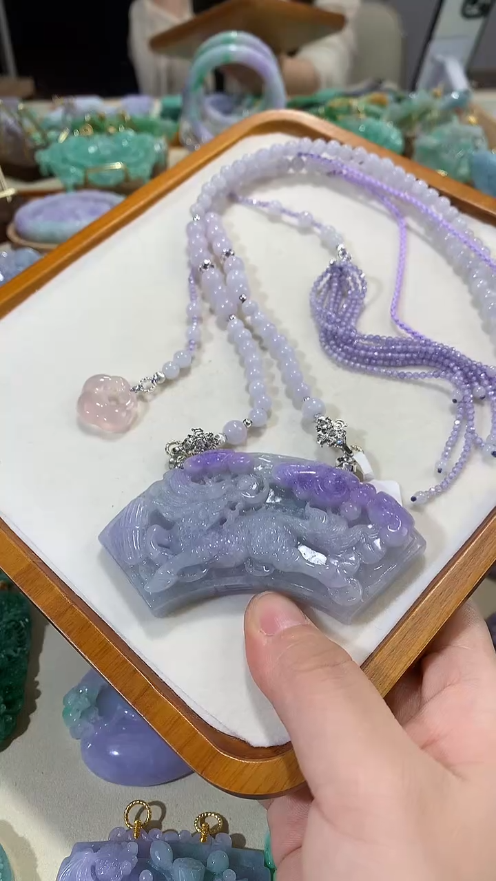 颈饰未镶嵌翡翠吊坠