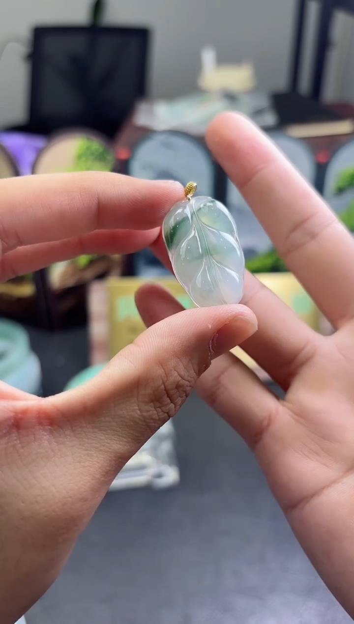 吊坠(赠链)18K金镶嵌翡翠娟*叶子