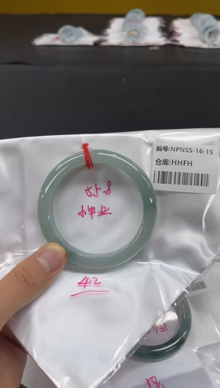 未镶嵌手镯翡翠翡翠手镯