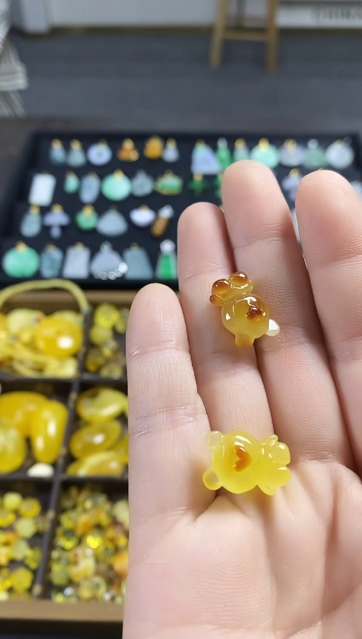 蜜蜡颈饰未镶嵌隔****82只小熊
