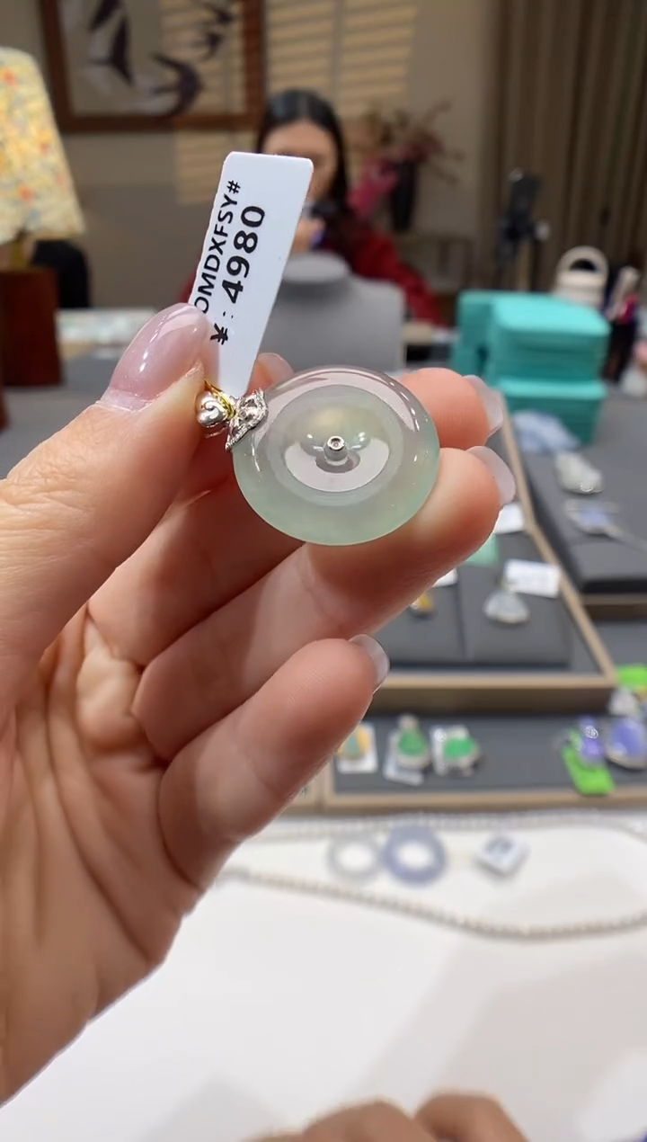 【闪购商品】翡翠颈饰18K金镶嵌平安扣