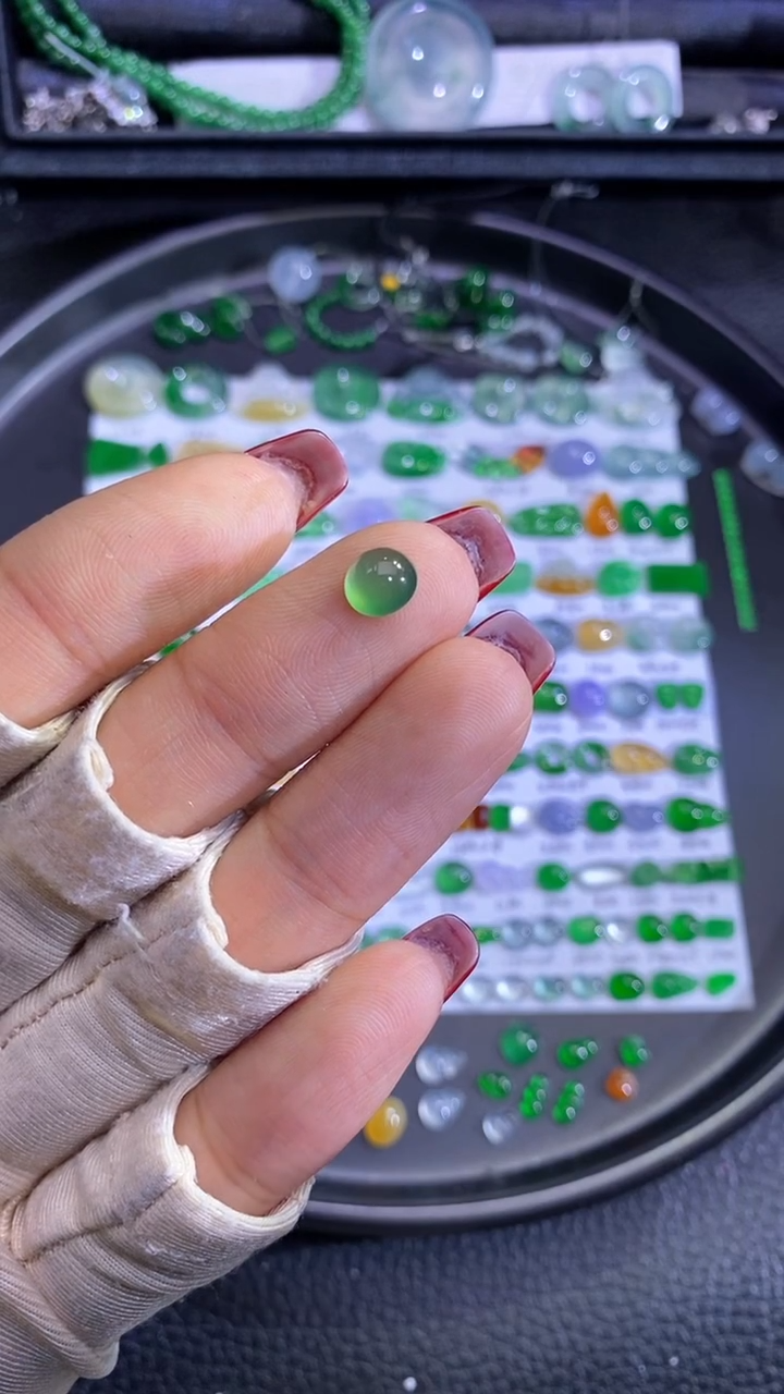 未镶嵌挂件翡翠蛋面