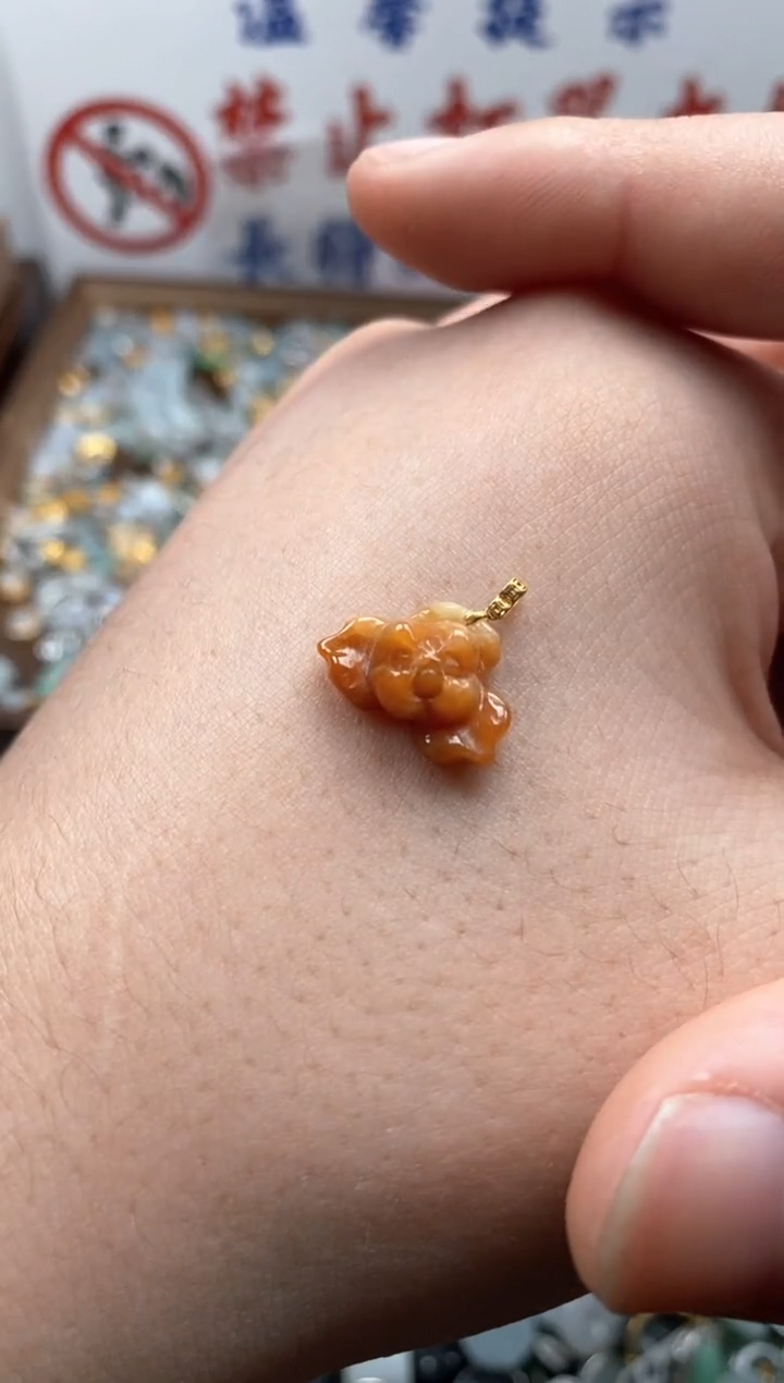 【闪购商品】翡翠颈饰未镶嵌哥哥