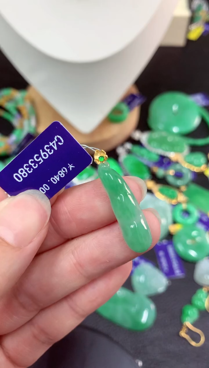 吊坠(不含链)18K金镶嵌翡翠挂件