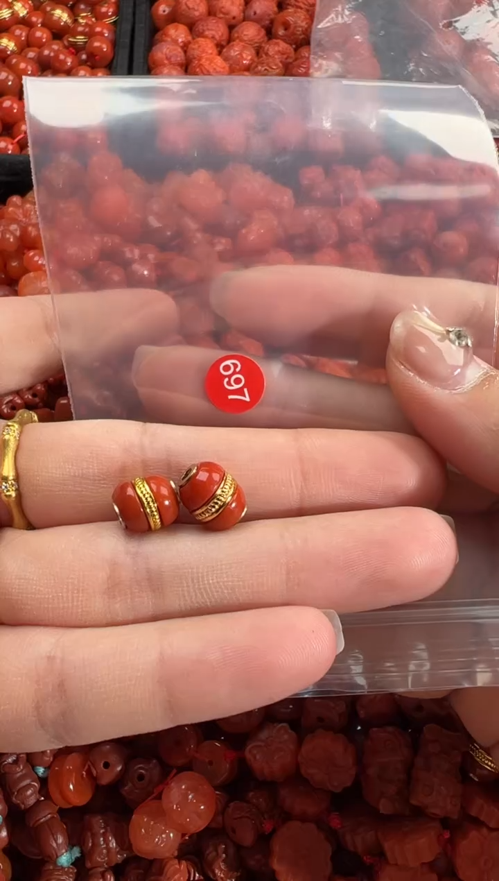 南红玛瑙未镶嵌颈饰1