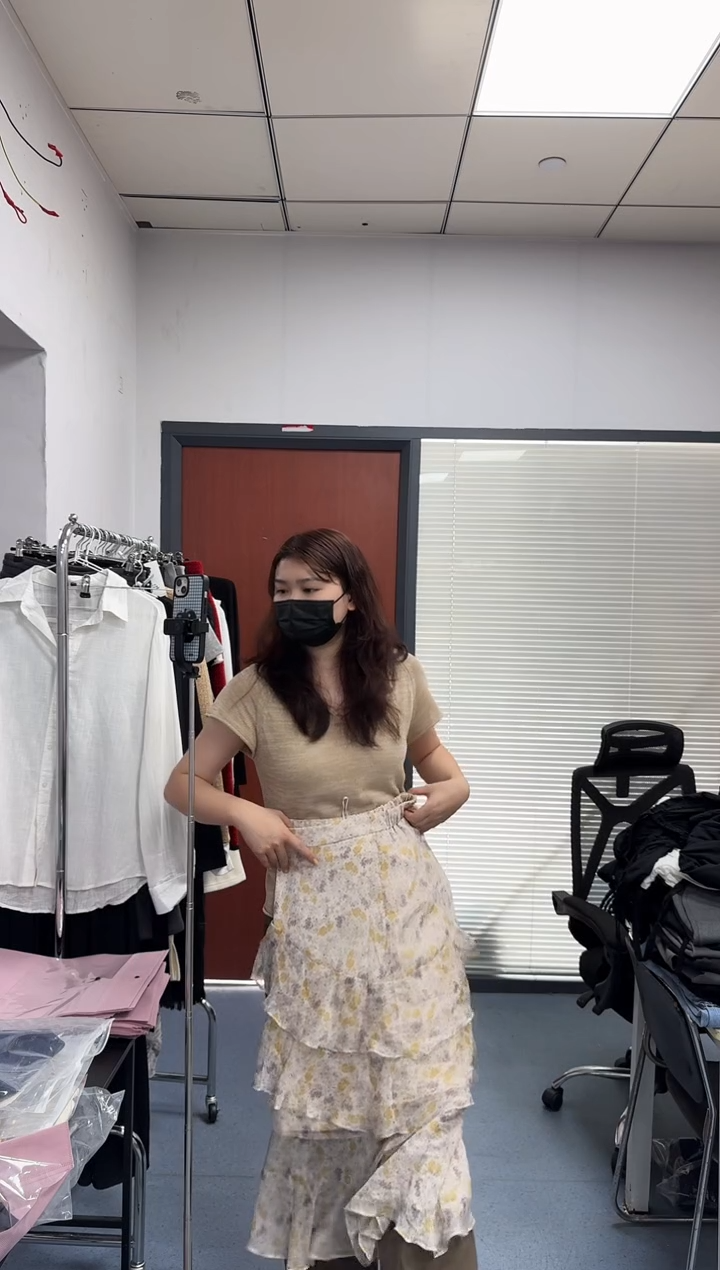 恐龙阿姨闪购商品：碎花半身裙