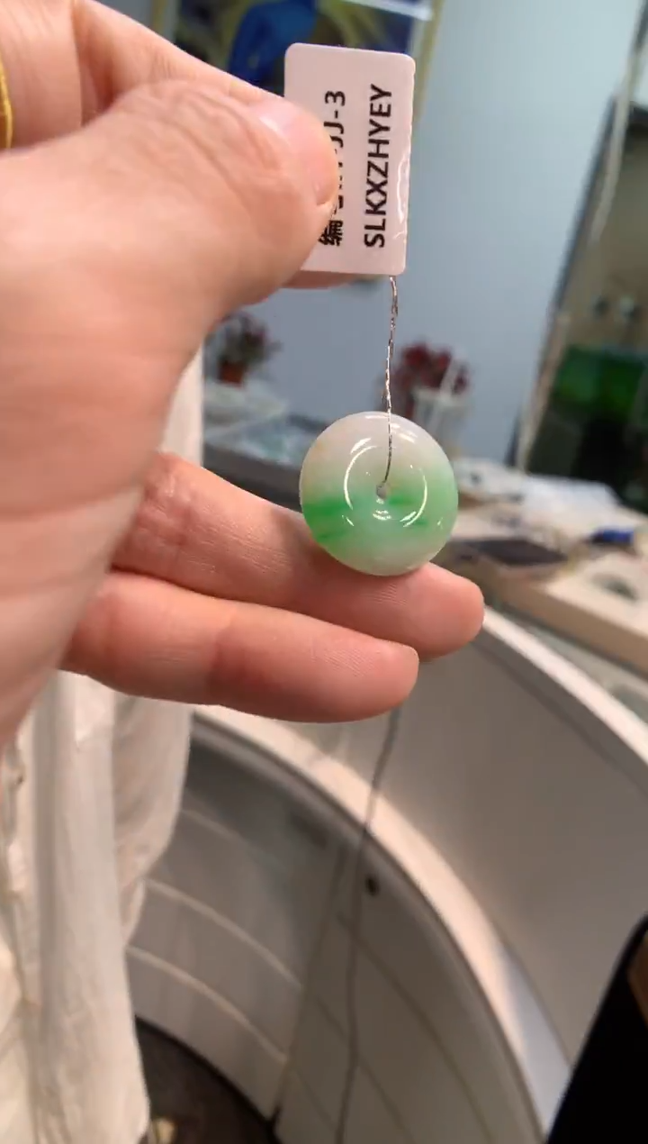 颈饰18K金镶嵌翡翠扣子