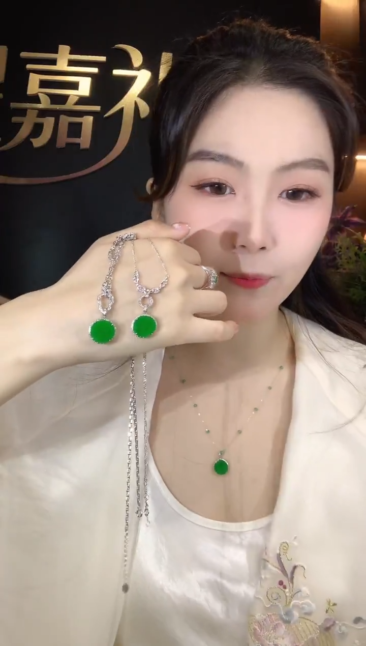 吊坠(不含链)18K金镶嵌翡翠A2翡翠多样性发一件