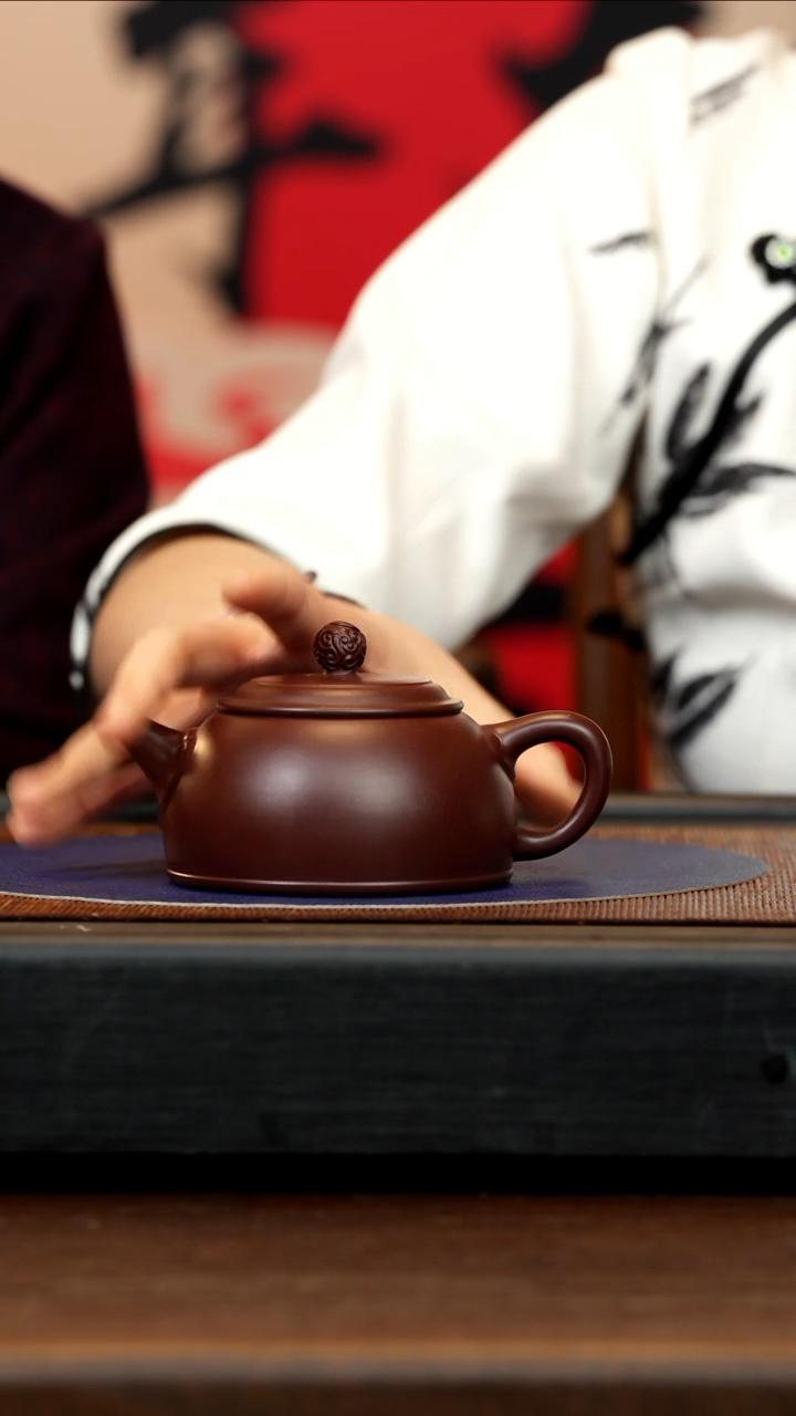 【闪购商品】紫砂茶壶LHQ 紫朱泥 半月 220cc