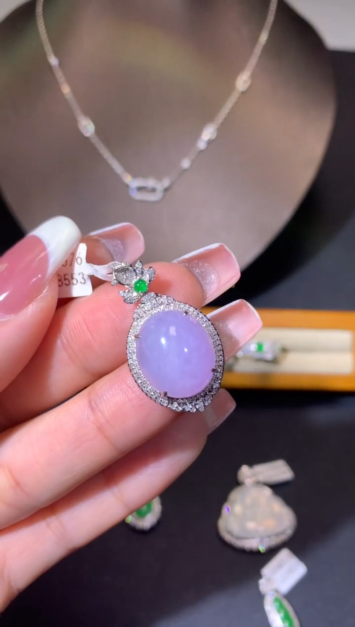 【闪购商品】翡翠吊坠(不含链)18K金镶嵌吊坠