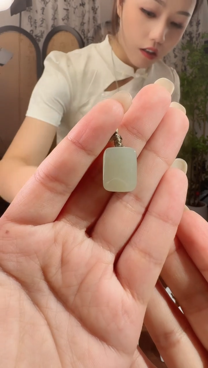 和田玉未镶嵌颈饰方糖无事牌