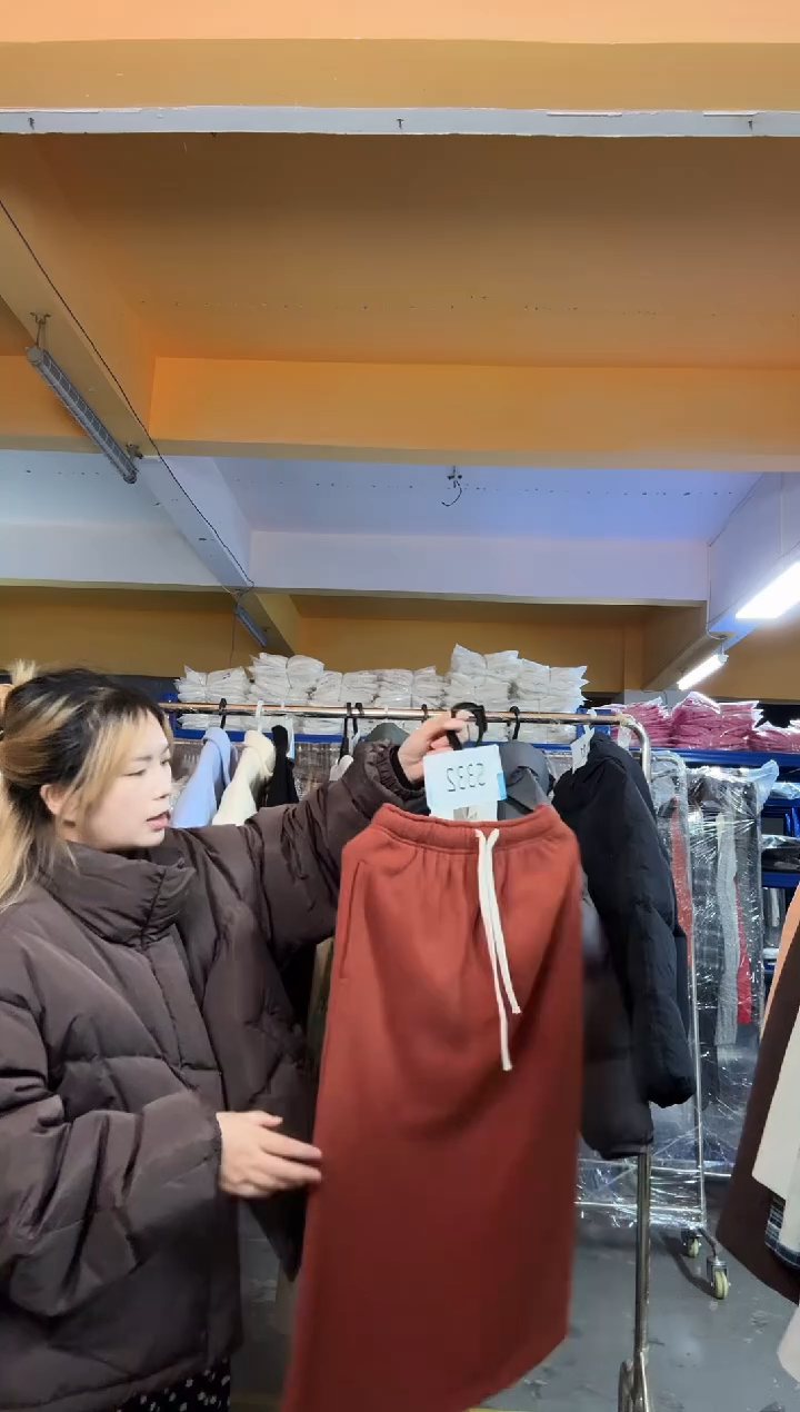 S332橘色卫衣裙均码