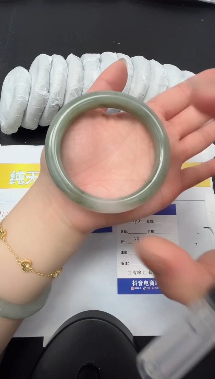 【闪购商品】石英质玉手镯未镶嵌42-58.1