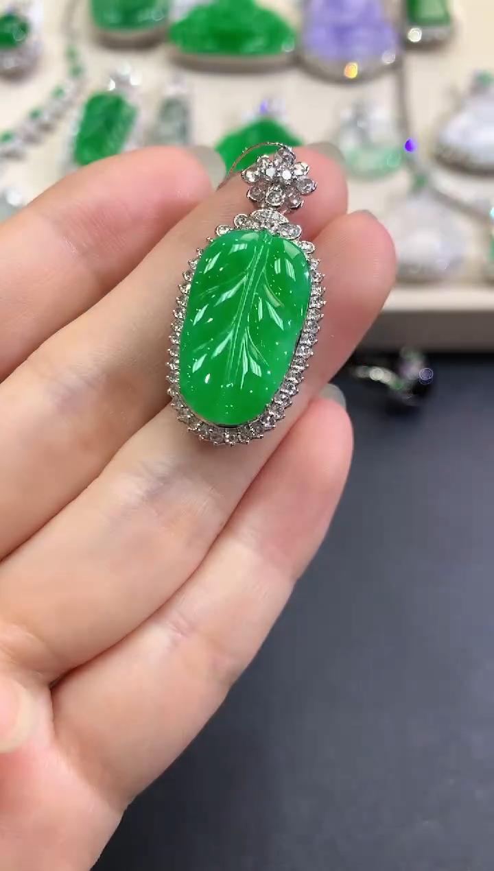 【闪购商品】翡翠颈饰18K金镶嵌B105  