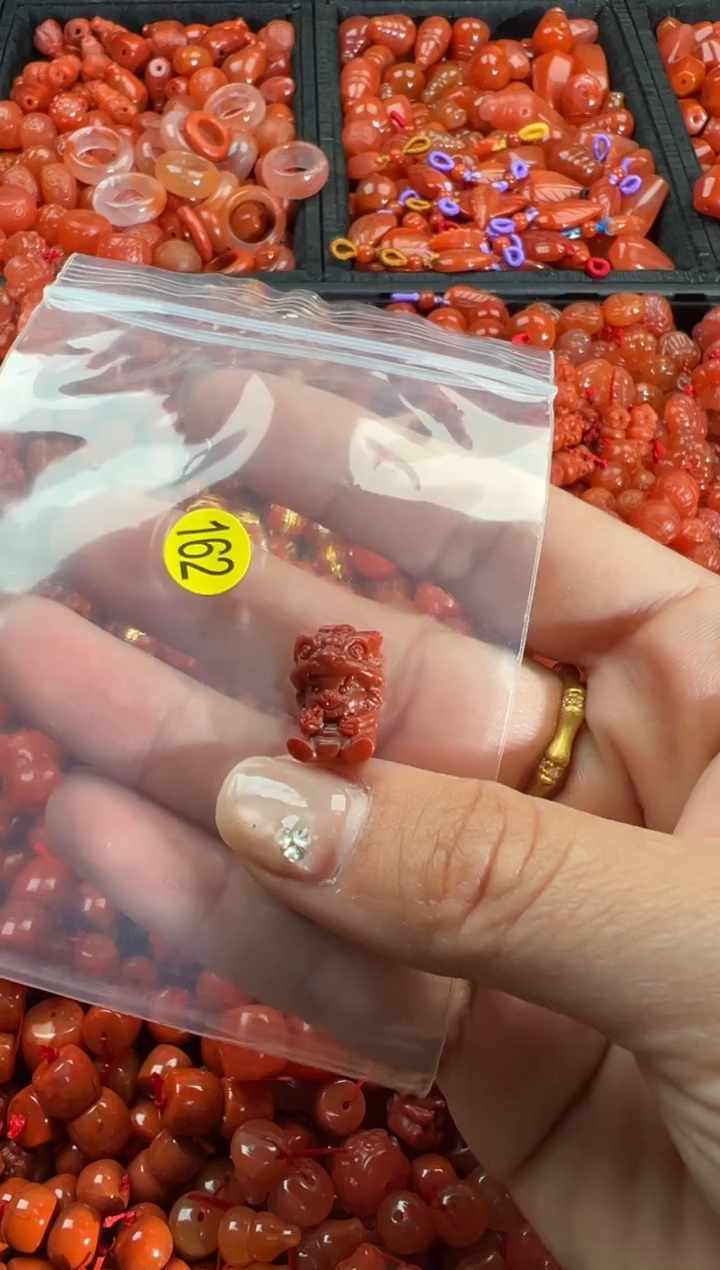 【闪购商品】南红玛瑙颈饰未镶嵌1