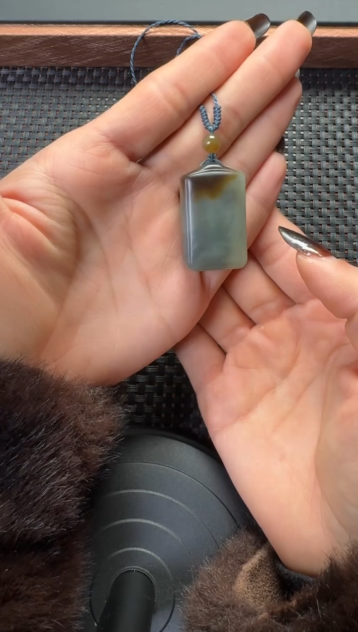 吊坠(赠链)未镶嵌和田玉若羌料楼兰三色无事牌