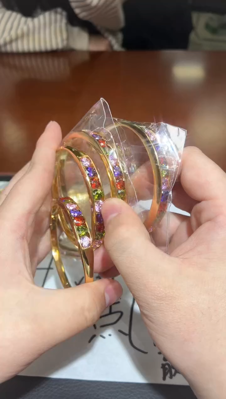 无合成立方氧化锆MM165