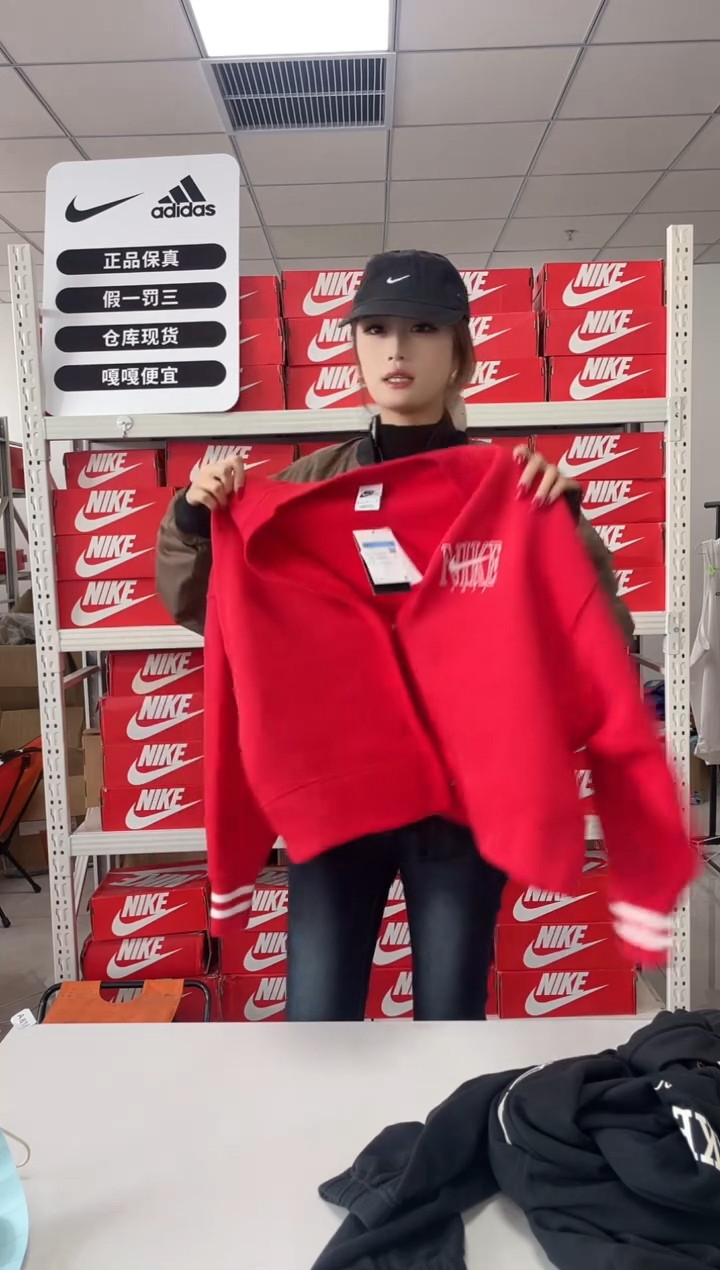 编码649闪购尺码m  Nike/耐克卫衣卫裤以直播间过款为主