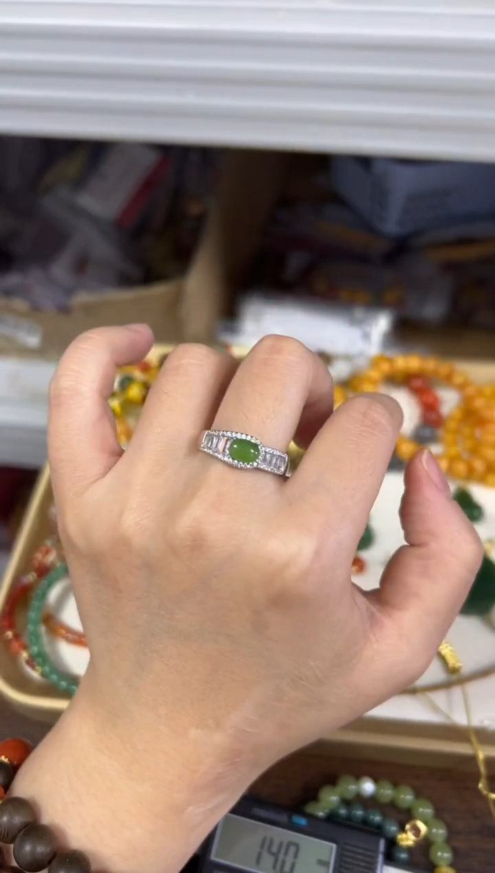 未镶嵌戒指和田玉和田玉碧玉闪闪银色托镶嵌戒指[64]