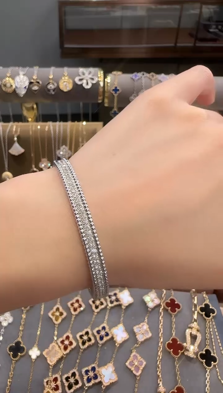 18K金镶嵌手镯钻石珠珠手镯17圈口