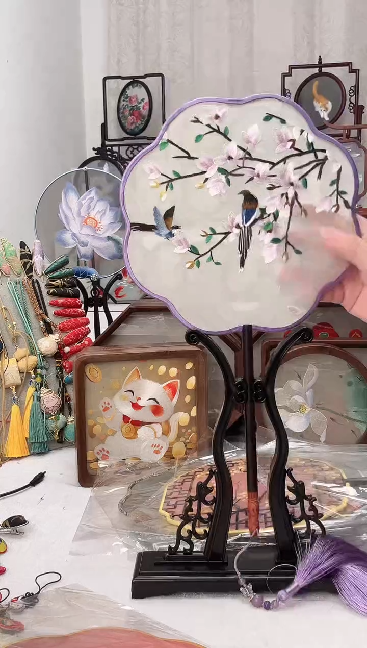 扇子苏绣作品手工团扇