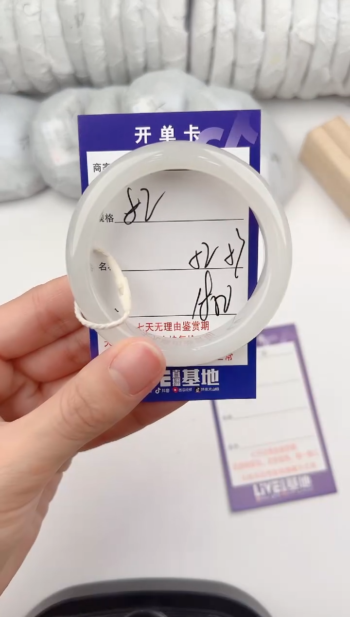 【闪购商品】和田玉手镯未镶嵌52颜色微差无瑕疵