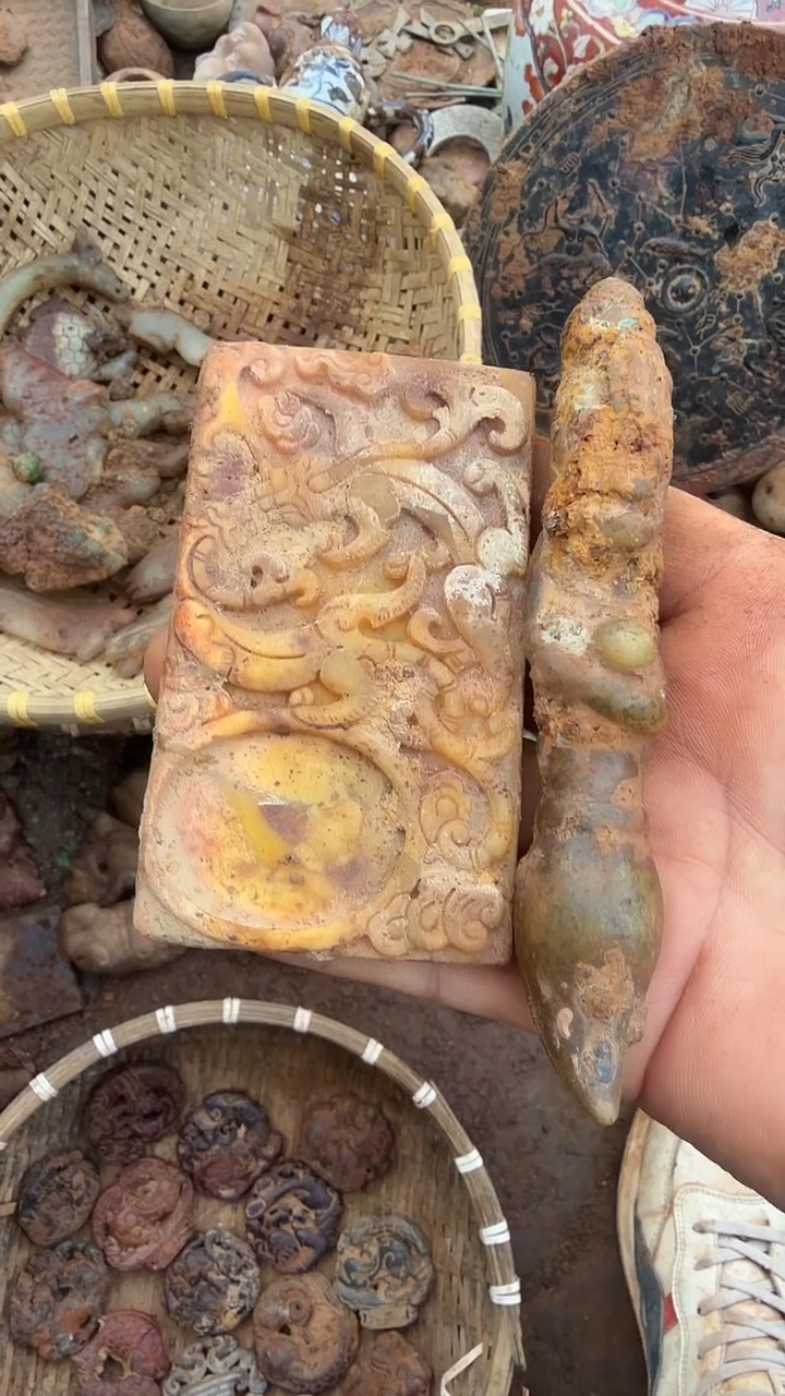 未镶嵌岫岩河磨玉（透闪石质玉）挂件 岫岩河磨玉