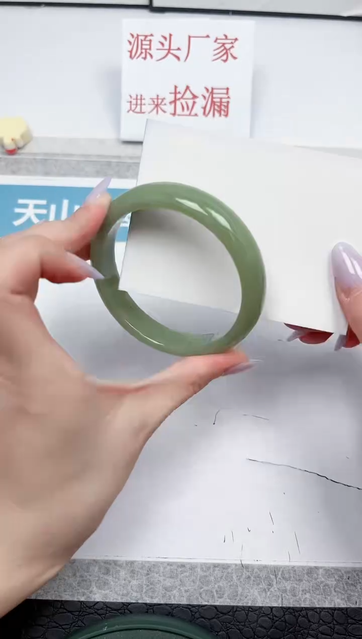 【闪购商品】石英质玉手镯未镶嵌A261-57.5