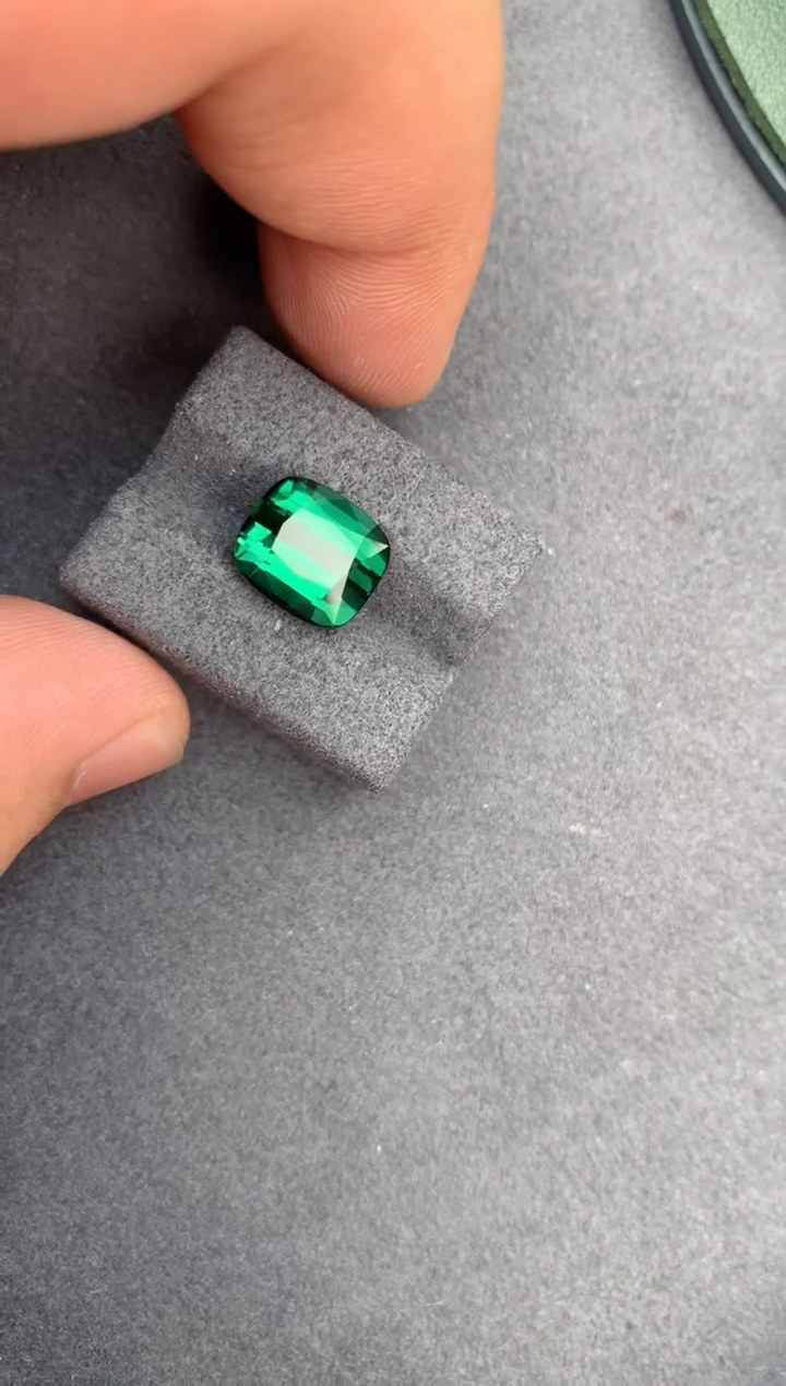 【闪购商品】碧玺裸石钛钢6ct绿碧玺