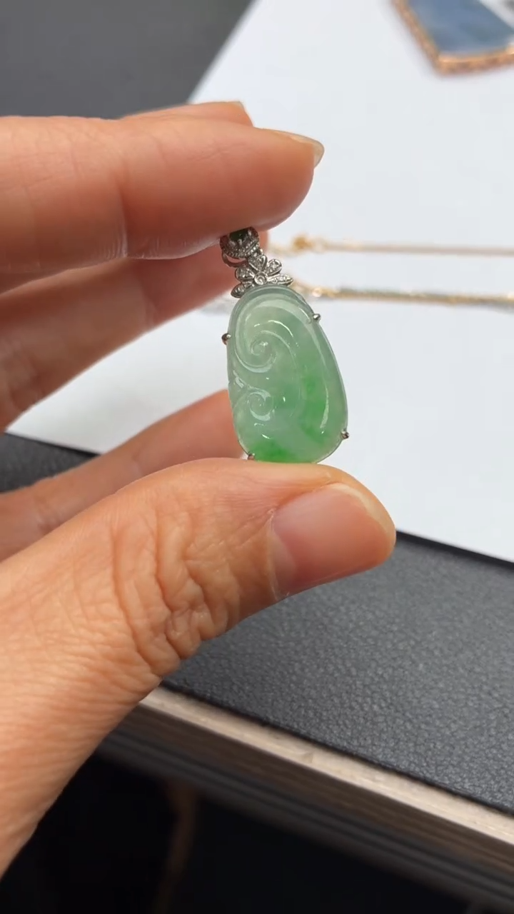 颈饰18K金镶嵌翡翠天然翡翠A货