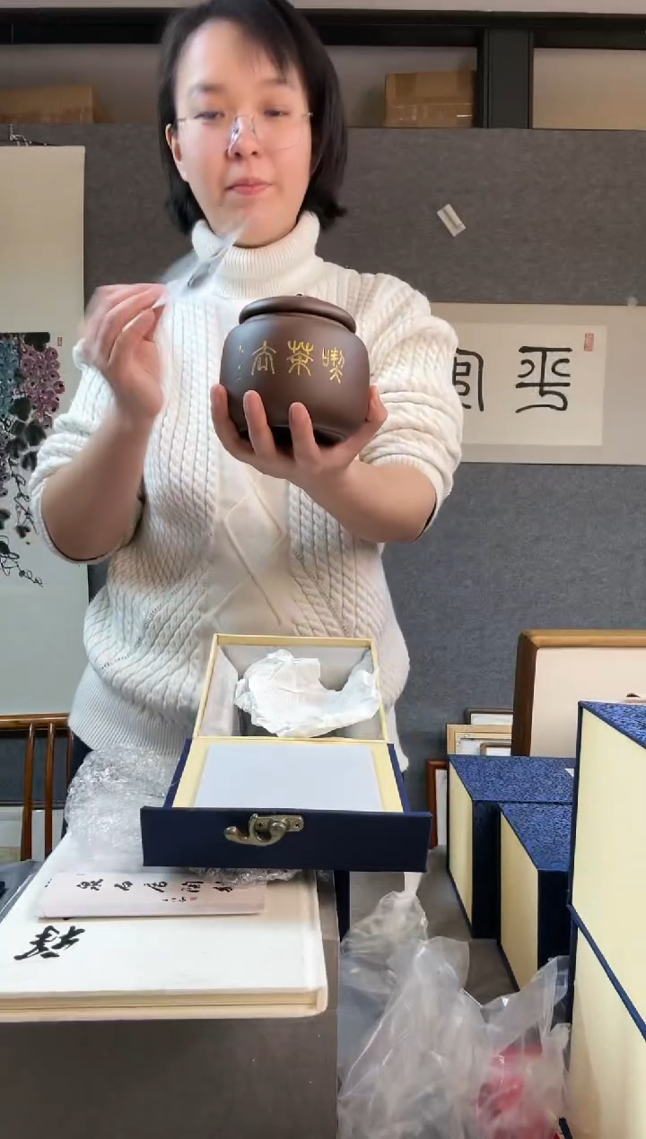 【闪购商品】书法左家奇老师刻紫砂茶叶罐 刘江老师内容